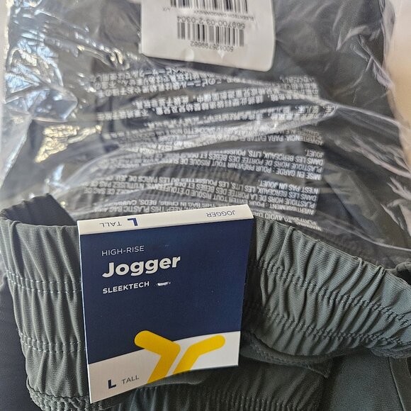 High-Waisted SleekTech Cargo Joggers - Picture 4 of 5